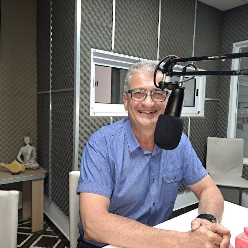 SOMOS HERNANDO: LICHI SCARLATTO EN FM 2000 SOMOS HERNANDO: LICHI SCARLATTO EN FM 2000