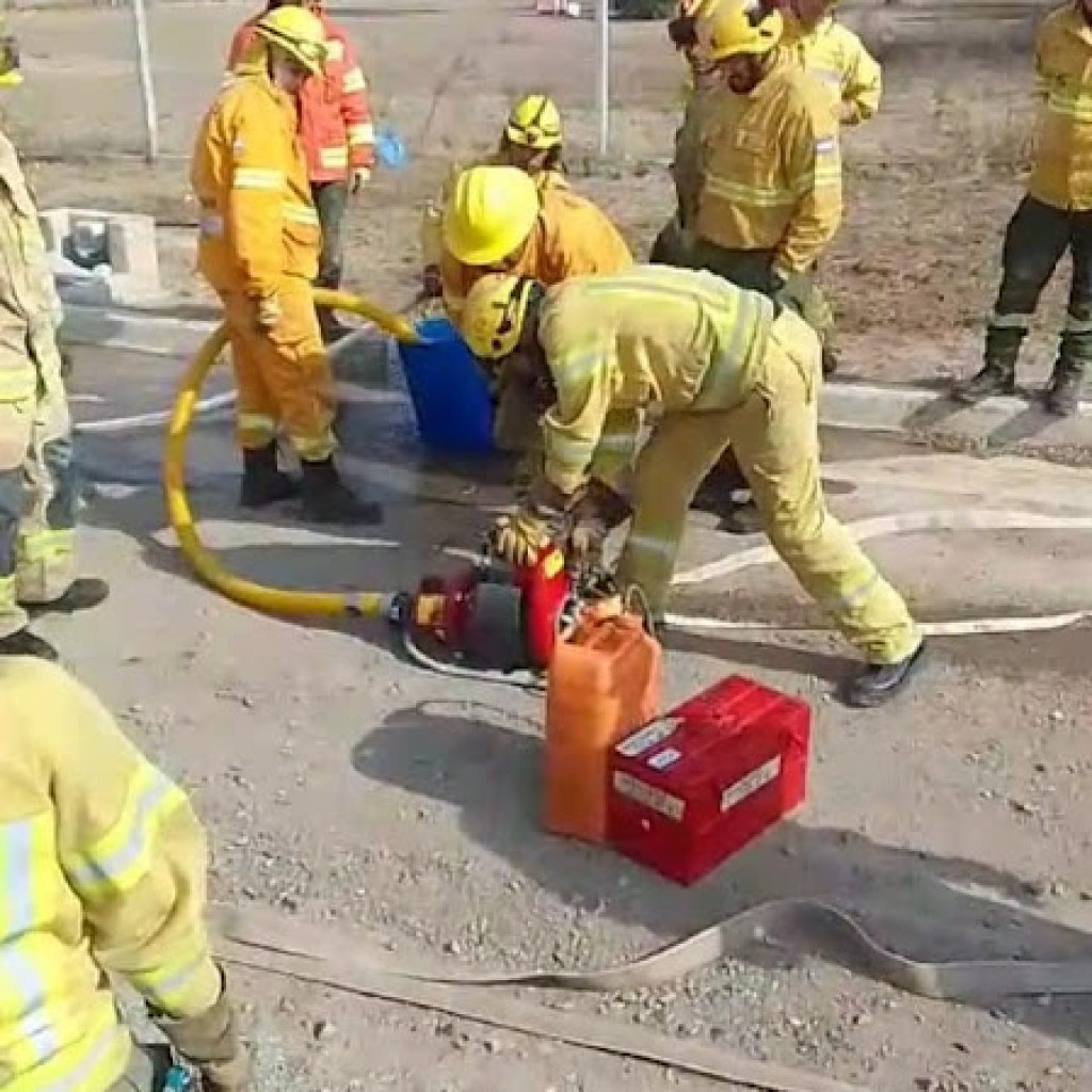 BOMBEROS: CURSO SOBRE MANEJO DE MOTOBOMBAS BOMBEROS: CURSO SOBRE MANEJO DE MOTOBOMBAS