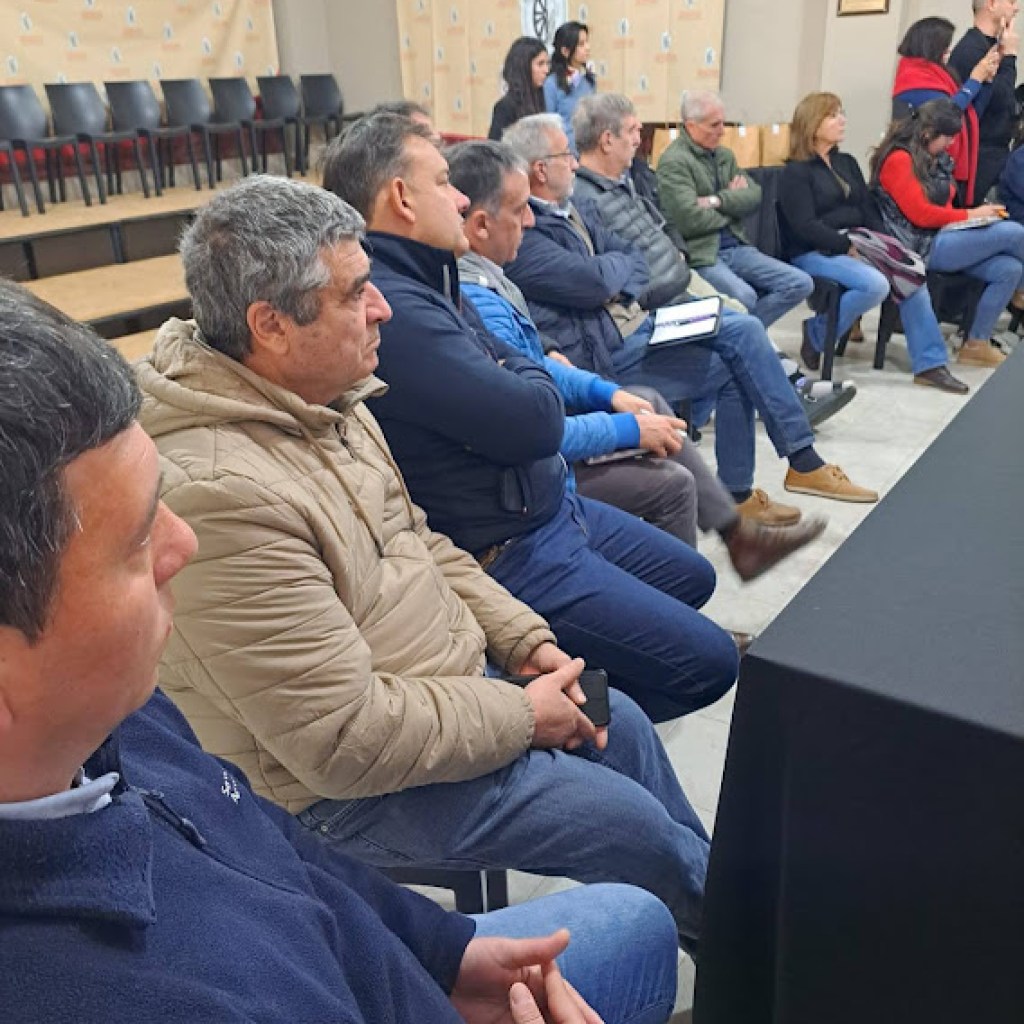 REUNIÓN MESA HERNANDO + COMPETITIVO REUNIÓN MESA HERNANDO + COMPETITIVO