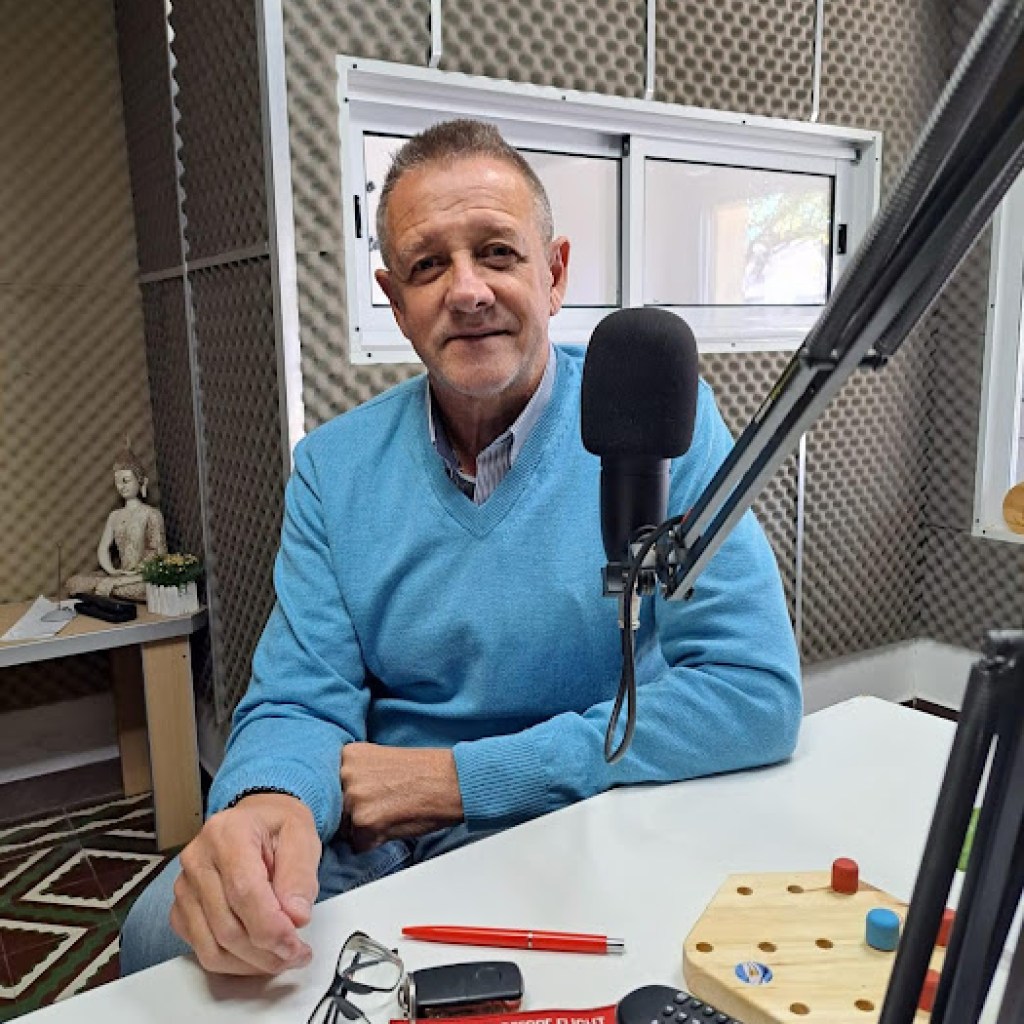 EL INTENDENTE BIANCHINI VISITÓ FM 2000 EL INTENDENTE BIANCHINI VISITÓ FM 2000