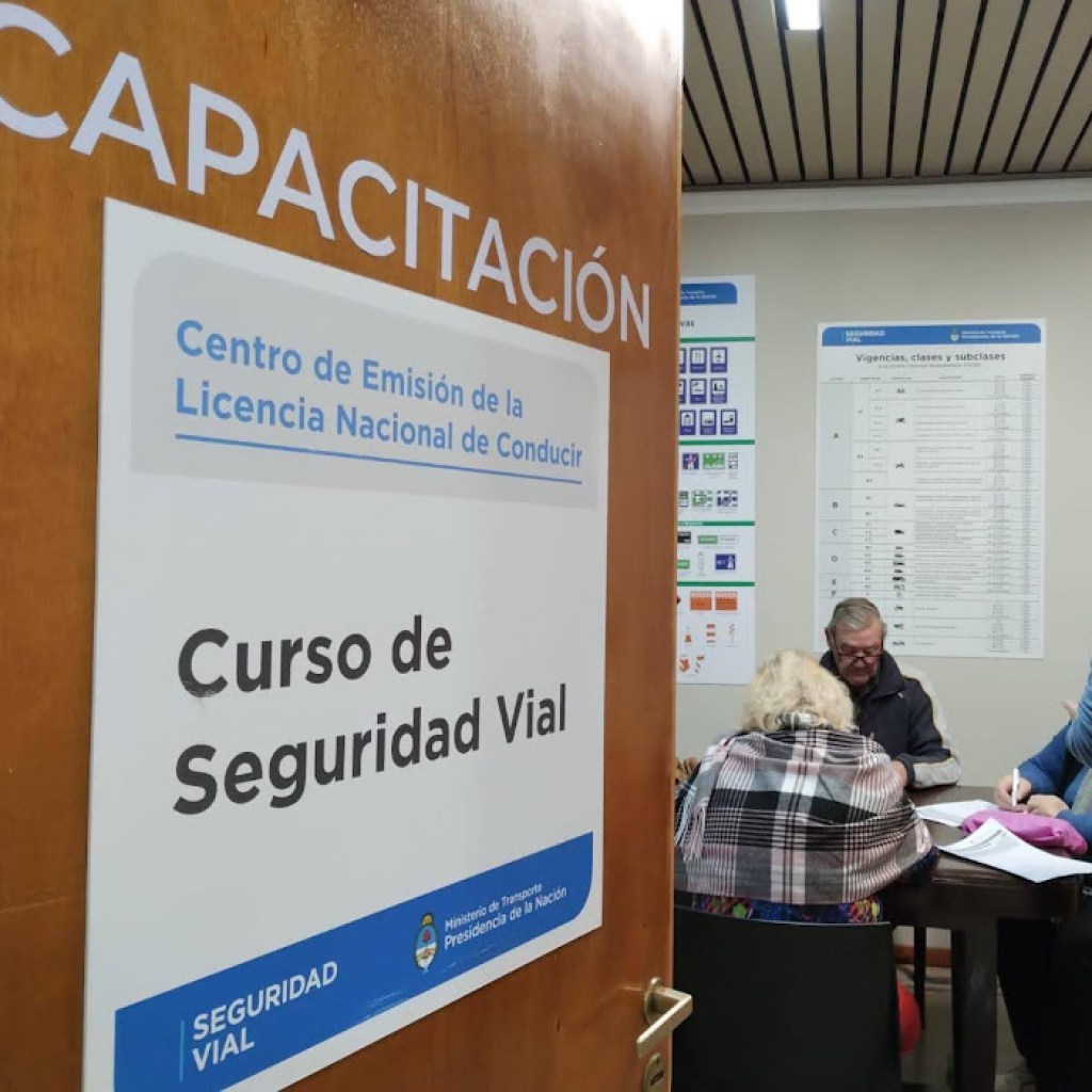 CAPACITACIÓN EN LICENCIAS CAPACITACIÓN EN LICENCIAS