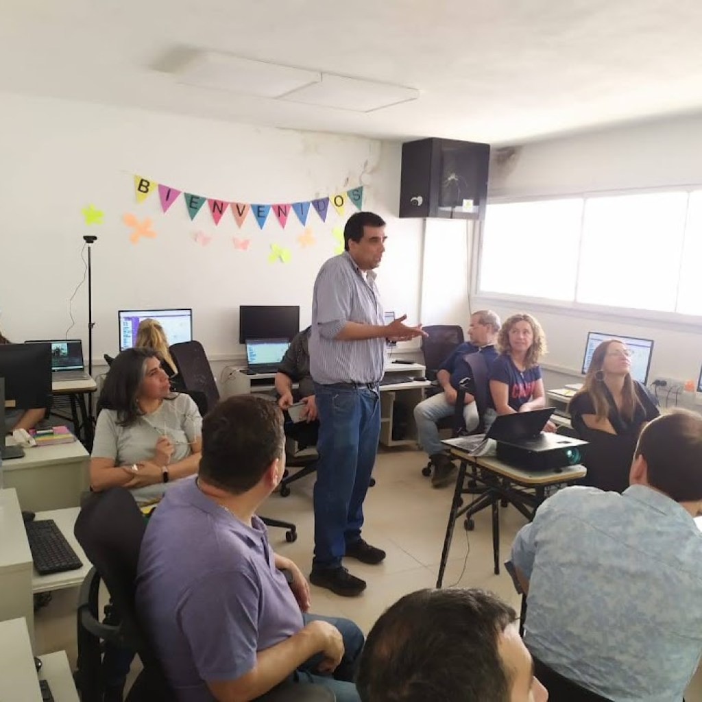 PROGRAMACIÓN CON SCRATCH – CAPACITACIÓN DOCENTE PROGRAMACIÓN CON SCRATCH – CAPACITACIÓN DOCENTE