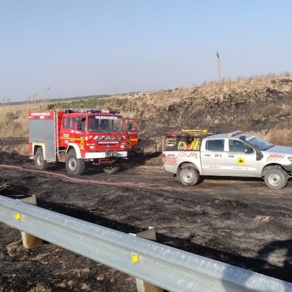 BOMBEROS HERNANDO: INCENDIO RURAL CAMINO A LAS ISLETILLAS BOMBEROS HERNANDO: INCENDIO RURAL CAMINO A LAS ISLETILLAS