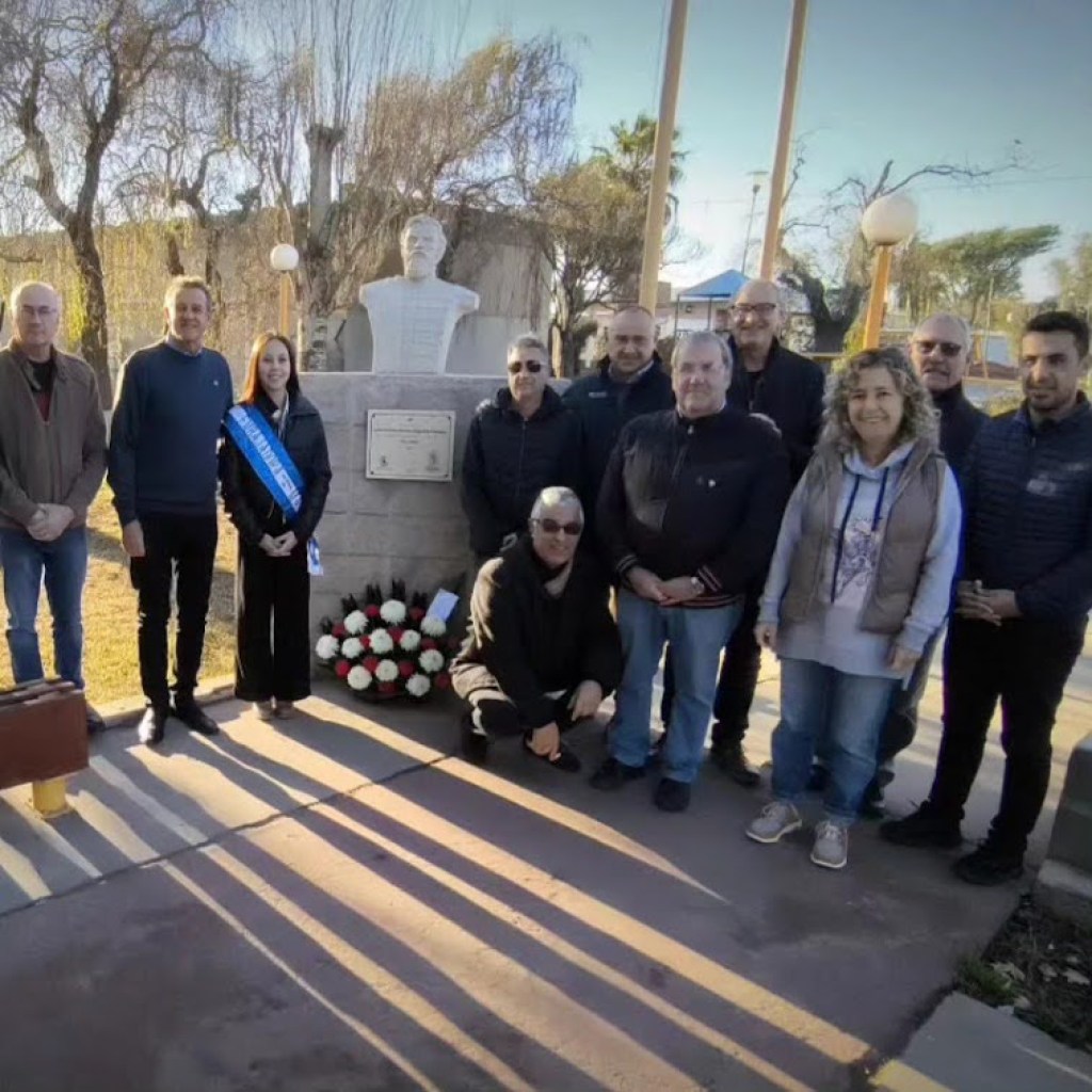 HOMENAJE A UN HÉROE NACIONAL HOMENAJE A UN HÉROE NACIONAL