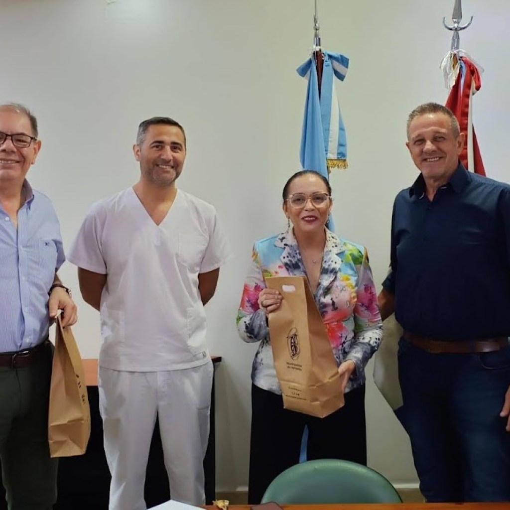 REUNIÓN PARA FORTALECER LA SALUD EN NUESTRA CIUDAD REUNIÓN PARA FORTALECER LA SALUD EN NUESTRA CIUDAD