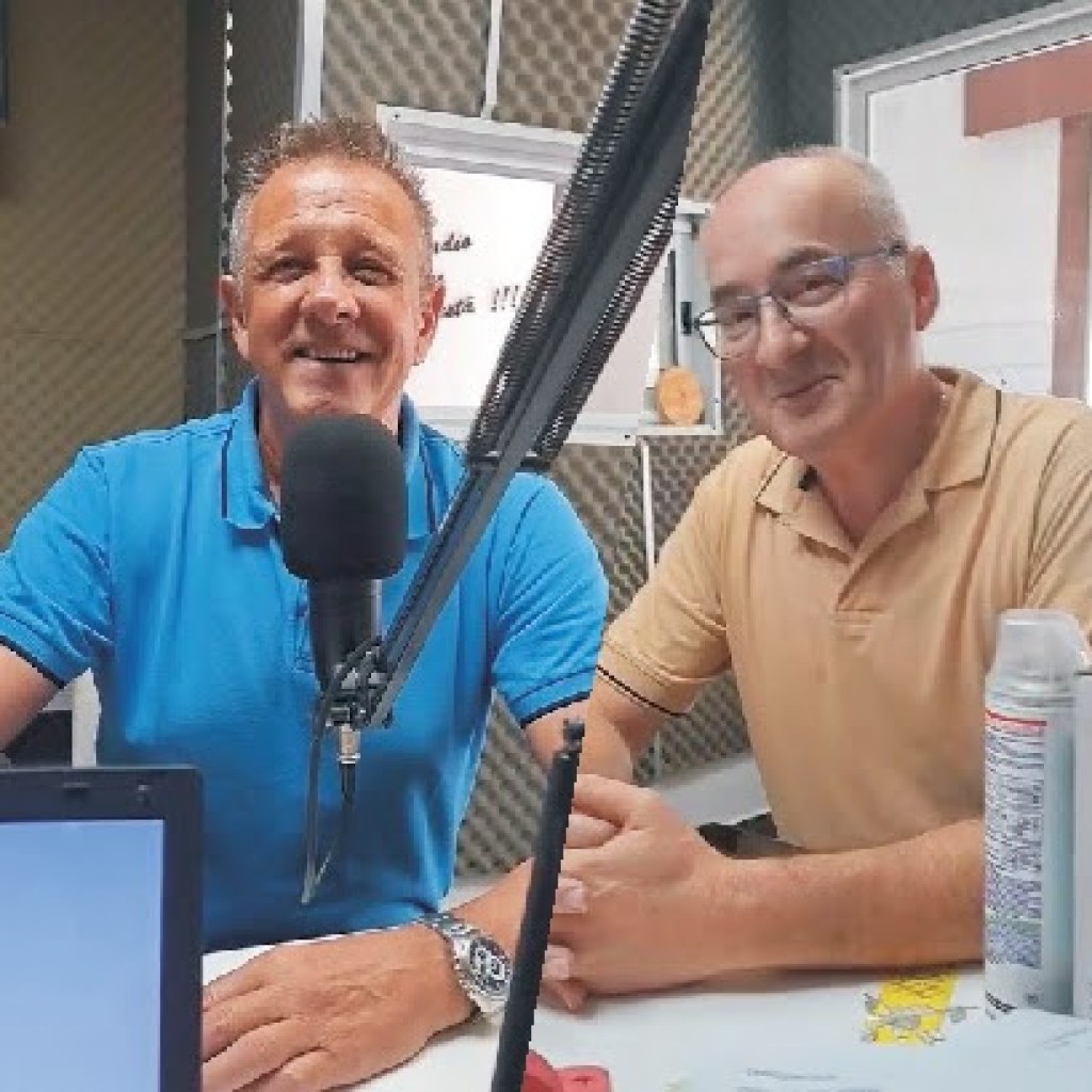 EL INTENDENTE JUNTO AL SECRETARIO DE OBRAS VISITARON FM 2000 PARA DEJAR SU SALUDO DE FIN DE AÑO EL INTENDENTE JUNTO AL SECRETARIO DE OBRAS VISITARON FM 2000 PARA DEJAR SU SALUDO DE FIN DE AÑO