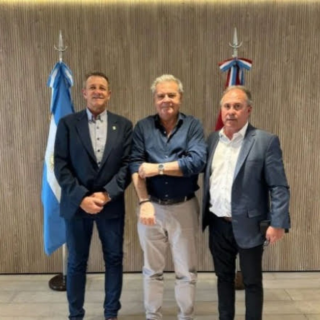 EL INTENDENTE BIANCHINI, JUNTO AL LEGISLADOR BOTTASSO, SE REUNIERON CON SERGIO BUSSO. EL INTENDENTE BIANCHINI, JUNTO AL LEGISLADOR BOTTASSO, SE REUNIERON CON SERGIO BUSSO.