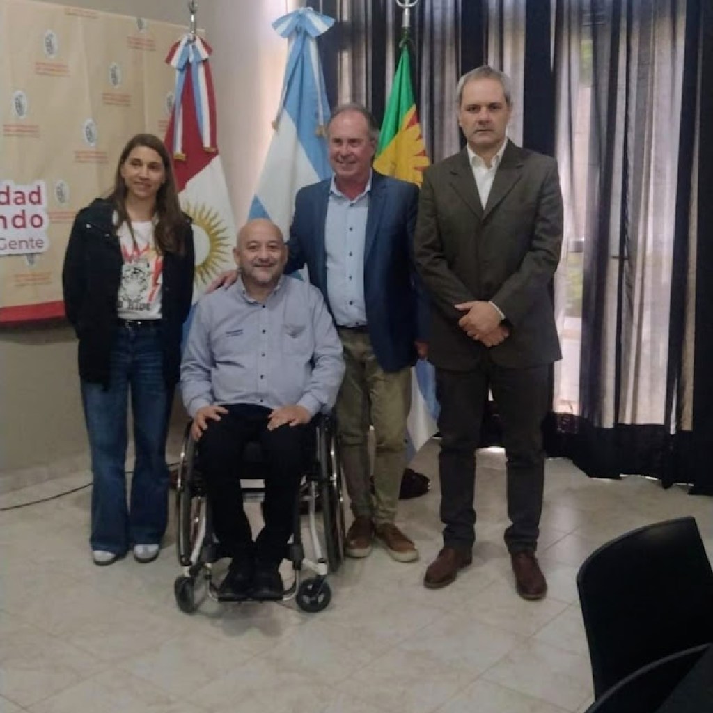 REUNIÓN CON LA MINISTRA DE AMBIENTE Y SU EQUIPO REUNIÓN CON LA MINISTRA DE AMBIENTE Y SU EQUIPO
