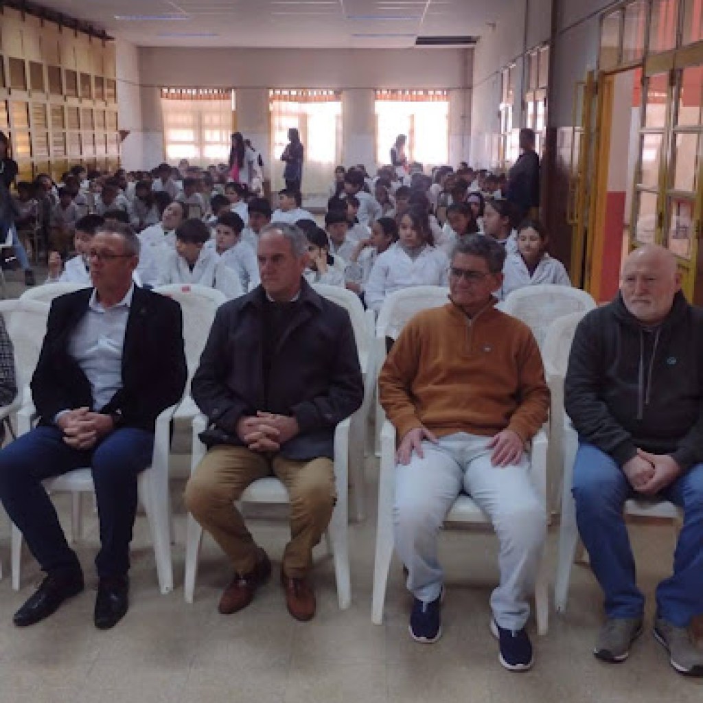 ACTO OFICIAL HOMENAJE A SAN MARTÍN EN LA ESCUELA BERNARDINO RIVADAVIA ACTO OFICIAL HOMENAJE A SAN MARTÍN EN LA ESCUELA BERNARDINO RIVADAVIA