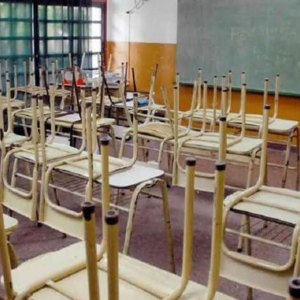 DOCENTES DE TODO EL PAÍS SE UNEN AL PARO DEL JUEVES DOCENTES DE TODO EL PAÍS SE UNEN AL PARO DEL JUEVES