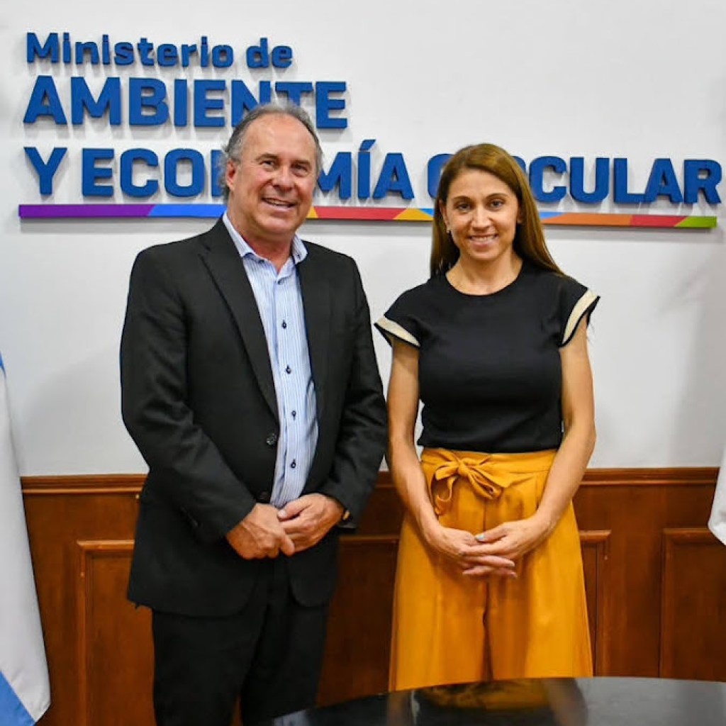 LEGISLADOR GUSTAVO BOTTASSO: ACTIVIDAD LEGISLATIVA Y RECONOCIMIENTO A LA FIESTA NACIONAL DEL MANÍ LEGISLADOR GUSTAVO BOTTASSO: ACTIVIDAD LEGISLATIVA Y RECONOCIMIENTO A LA FIESTA NACIONAL DEL MANÍ