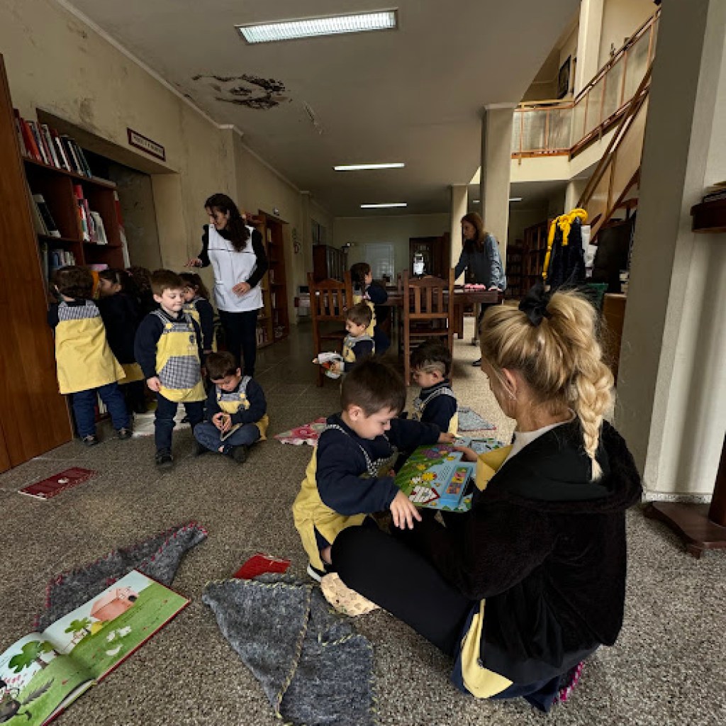 LOS PEQUEÑOS DEL IPAP VISITARON LA BIBLIOTECA MUNICIPAL LOS PEQUEÑOS DEL IPAP VISITARON LA BIBLIOTECA MUNICIPAL