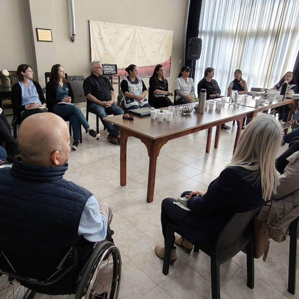 MUNICIPALIDAD HERNANDO: IMPORTANTE REUNIÓN CON DIRECTIVOS DOCENTES MUNICIPALIDAD HERNANDO: IMPORTANTE REUNIÓN CON DIRECTIVOS DOCENTES