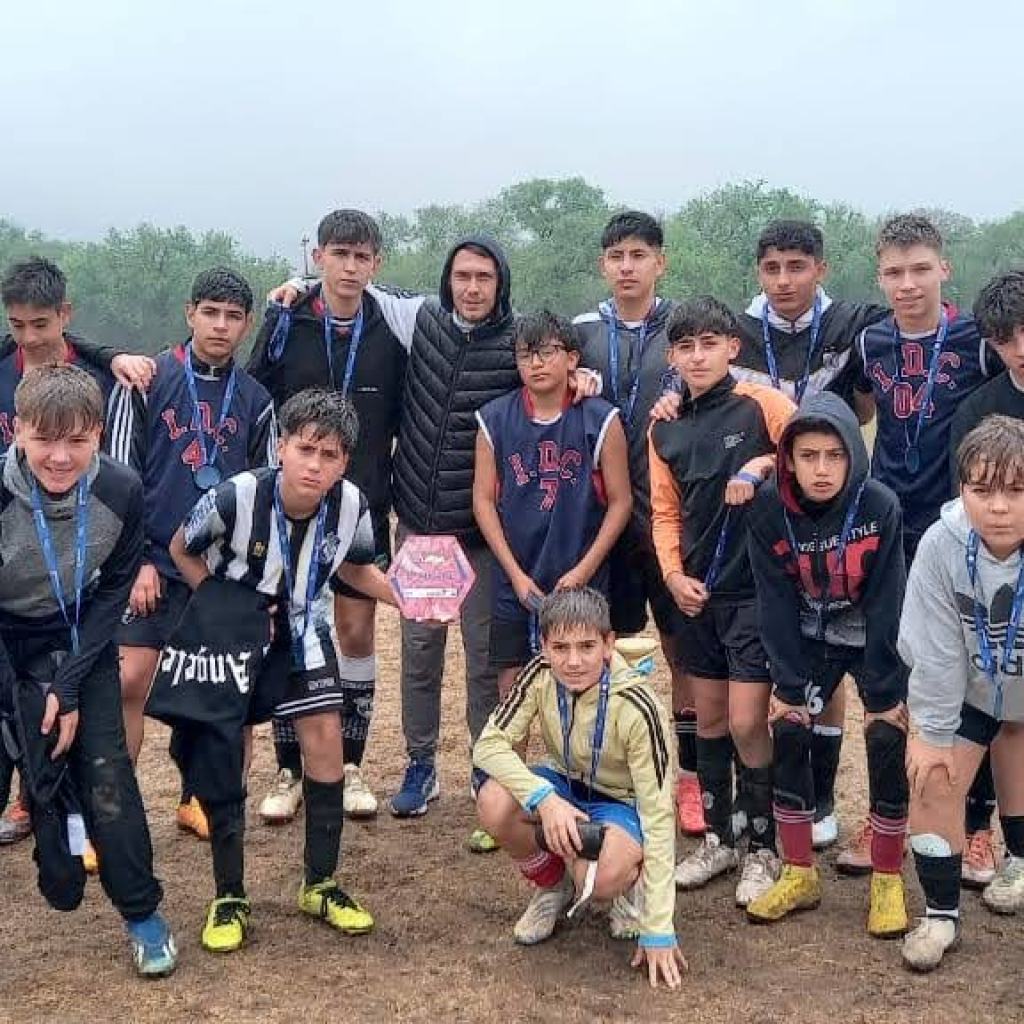 CÓRDOBA JUEGA: INSTITUTO DIVINO CORAZÓN SUBCAMPEÓN PROVINCIAL EN FÚTBOL CÓRDOBA JUEGA: INSTITUTO DIVINO CORAZÓN SUBCAMPEÓN PROVINCIAL EN FÚTBOL