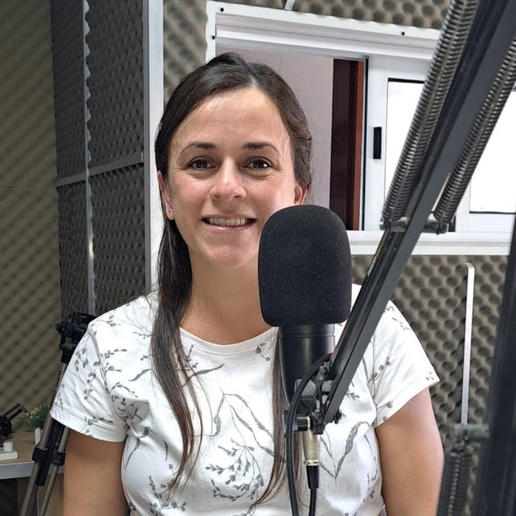 MARIANA GERARD, DIRECTORA DE BROMATOLOGÍA VISITÓ FM2000. MARIANA GERARD, DIRECTORA DE BROMATOLOGÍA VISITÓ FM2000.