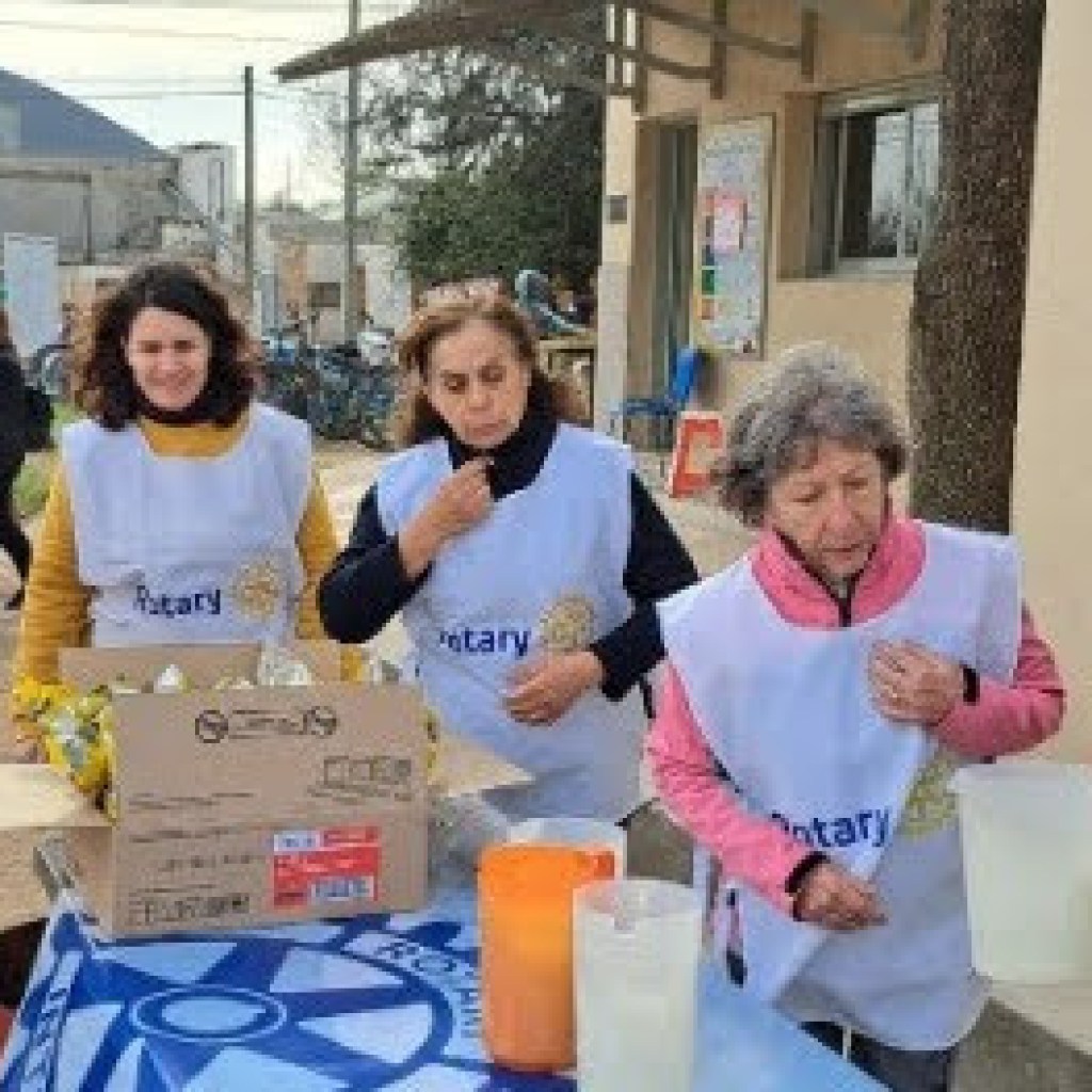 ROTARY HERNANDO: UN AÑO MÁS CON EL TRADICIONAL CHOCOLATE PARA LOS PEQUEÑOS ROTARY HERNANDO: UN AÑO MÁS CON EL TRADICIONAL CHOCOLATE PARA LOS PEQUEÑOS