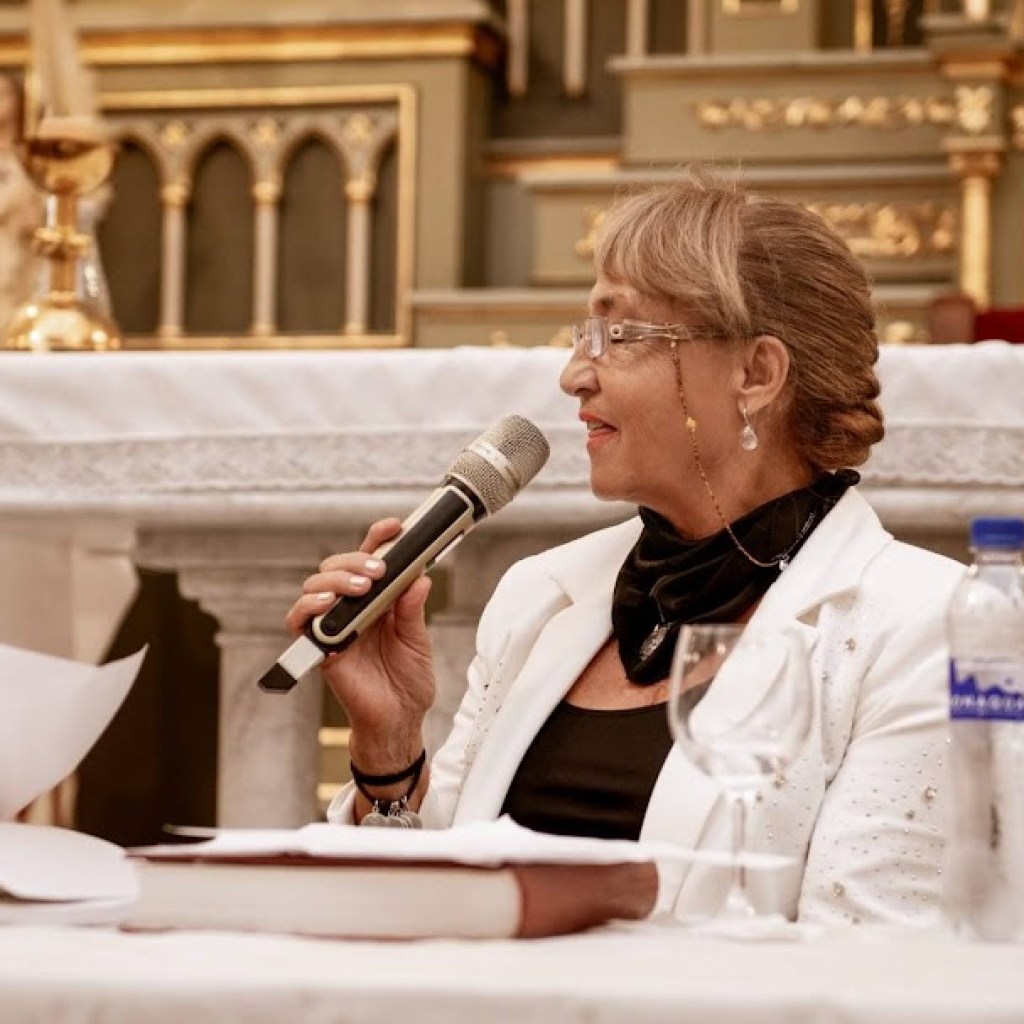 LA ESCRITORA ILDA UGHETTO DE GIRAUDO PRESENTÓ SU LIBRO CON LA HISTORIA DE LA IGLESIA SAN JOSÉ DE HERNANDO LA ESCRITORA ILDA UGHETTO DE GIRAUDO PRESENTÓ SU LIBRO CON LA HISTORIA DE LA IGLESIA SAN JOSÉ DE HERNANDO
