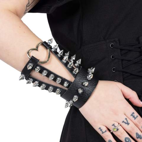 MORIA HEART STUD BRACELET MORIA HEART STUD BRACELET