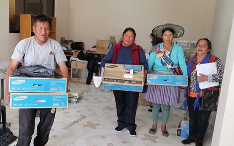 UNIDAD EDUCATIVA JUAN JOSÉ TORREZ RECIBE DONACIÓN DE MUEBLES Y MATERIAL TECNOLÓGICO UNIDAD EDUCATIVA JUAN JOSÉ TORREZ RECIBE DONACIÓN DE MUEBLES Y MATERIAL TECNOLÓGICO