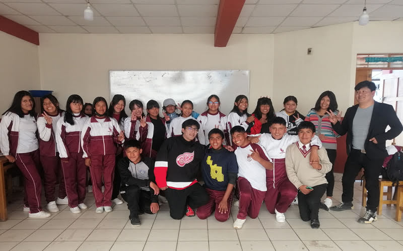 ESTUDIANTES DE SECUNDARIA REFUERZAN SUS CONOCIMIENTOS Y CREAN EMPRENDIMIENTOS ESCOLARES ESTUDIANTES DE SECUNDARIA REFUERZAN SUS CONOCIMIENTOS Y CREAN EMPRENDIMIENTOS ESCOLARES