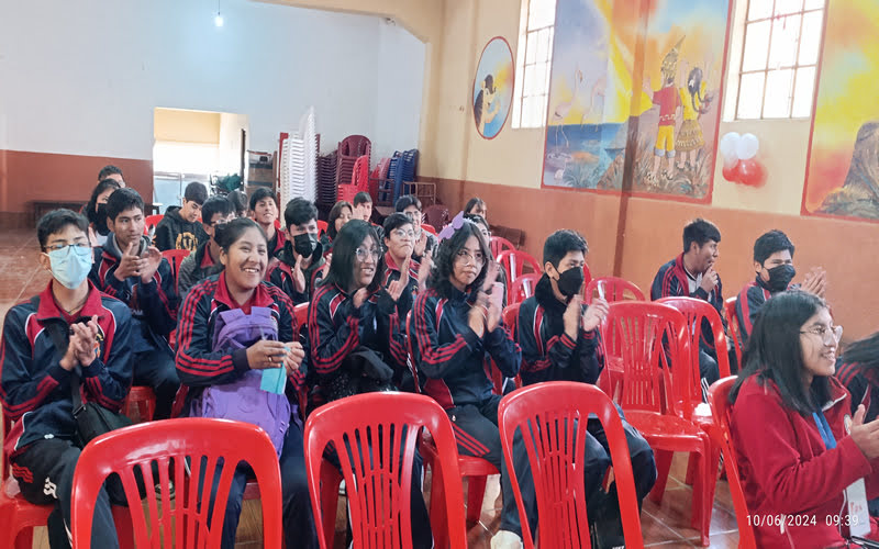 ESTUDIANTES SE CAPACITAN PARA EMPRENDER ESTUDIANTES SE CAPACITAN PARA EMPRENDER