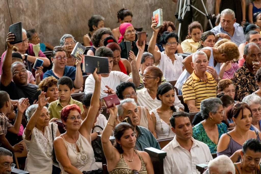 Ex-Estado ateu, Cuba tem aumento de evangélicos e orações em público Ex-Estado ateu, Cuba tem aumento de evangélicos e orações em público