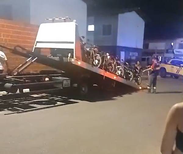 Motos e bicicletas motorizadas são apreendidas no Residencial Vivendas em Petrolina,PE Motos e bicicletas motorizadas são apreendidas no Residencial Vivendas em Petrolina,PE