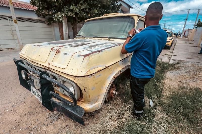 Programa municipal notifica e remove carros abandonados em Petrolina, PE: Programa municipal notifica e remove carros abandonados em Petrolina, PE: