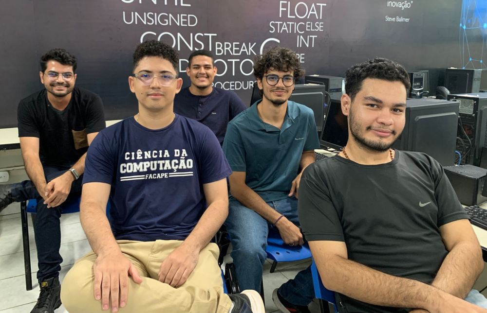 Alunos da Facape criam plataforma para rastrear objetos roubados e são finalistas em competição nacional Alunos da Facape criam plataforma para rastrear objetos roubados e são finalistas em competição nacional