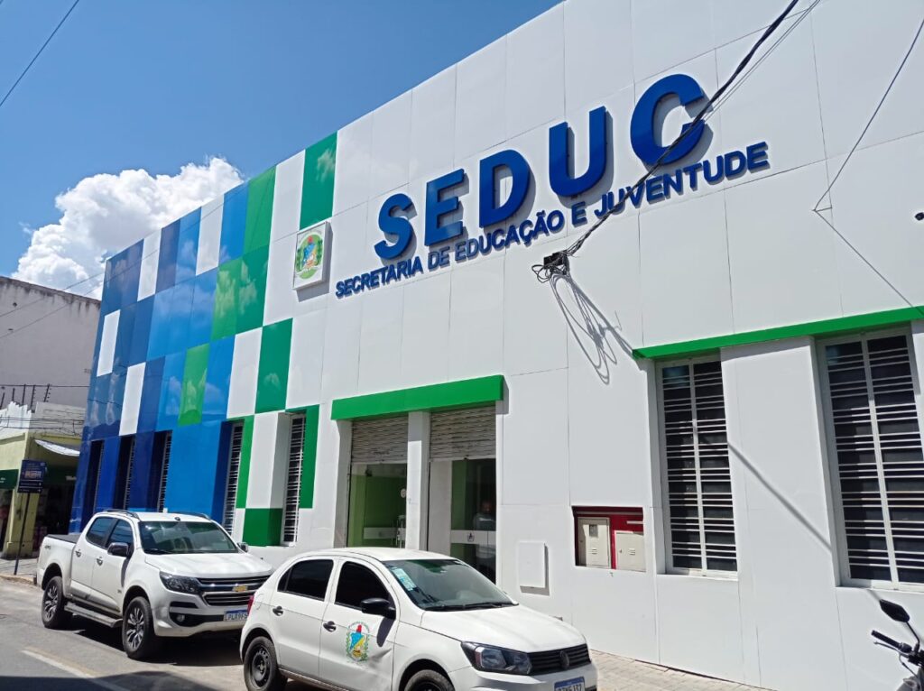 Prefeitura afirma estar comprometida em quitar débitos deixados pela gestão anterior com o transporte escolar em Juazeiro, BA Prefeitura afirma estar comprometida em quitar débitos deixados pela gestão anterior com o transporte escolar em Juazeiro, BA