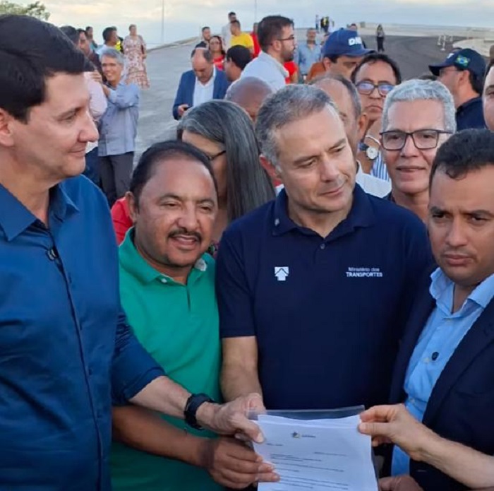 Ministro Renan vistoria obras de travessias urbanas em Juazeiro e Petrolina e prefeitos das duas cidades reivindicam nova ponte Ministro Renan vistoria obras de travessias urbanas em Juazeiro e Petrolina e prefeitos das duas cidades reivindicam nova ponte