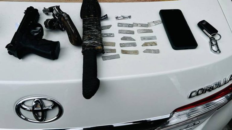GCM prende homem com veículo furtado e armas no João de Deus, em Petrolina, PE GCM prende homem com veículo furtado e armas no João de Deus, em Petrolina, PE