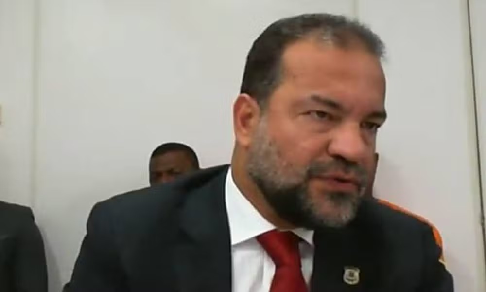 O que diz depoimento de delegado exonerado por suspeita de envolvimento em esquema de desvio de armas na Bahia O que diz depoimento de delegado exonerado por suspeita de envolvimento em esquema de desvio de armas na Bahia