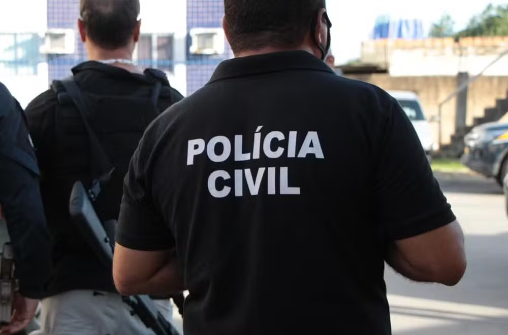 Homem é preso por suspeita de estuprar as próprias filhas na Bahia; vítima contou que irmã engravidou do pai e teve bebê Homem é preso por suspeita de estuprar as próprias filhas na Bahia; vítima contou que irmã engravidou do pai e teve bebê
