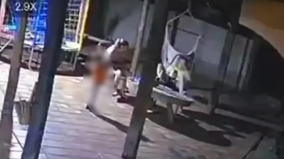 Menino de 2 anos que matou mãe: pai diz não ter visto filho com arma Menino de 2 anos que matou mãe: pai diz não ter visto filho com arma