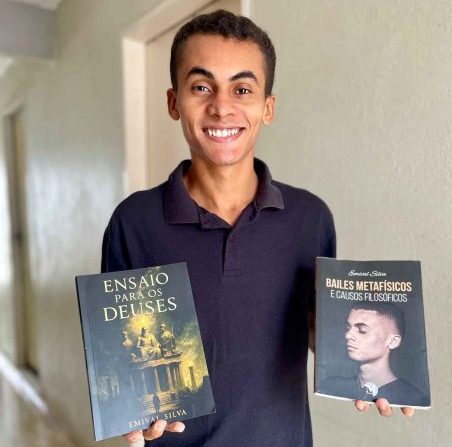 Jovem Filósofo de Petrolina lança segundo livro: “Ensaio para os Deuses” Jovem Filósofo de Petrolina lança segundo livro: “Ensaio para os Deuses”