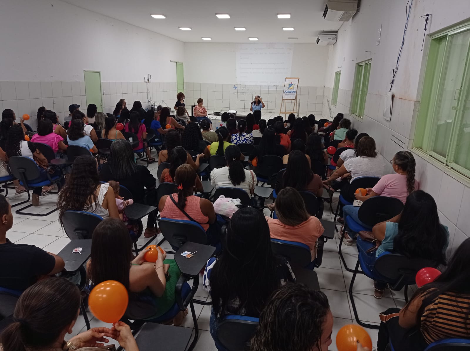 Auxiliares de AEE da rede municipal de ensino participam de formação voltada à inclusão Auxiliares de AEE da rede municipal de ensino participam de formação voltada à inclusão