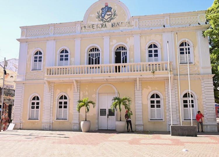Nova gestão da Prefeitura de Juazeiro anuncia redução de 22% nos cargos comissionados, gerando economia de R$ 5,5 milhões Nova gestão da Prefeitura de Juazeiro anuncia redução de 22% nos cargos comissionados, gerando economia de R$ 5,5 milhões