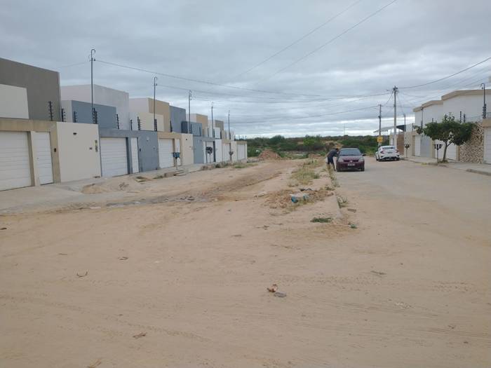 Moradores denunciam abandono da Compesa após obra inacabada em Petrolina Moradores denunciam abandono da Compesa após obra inacabada em Petrolina