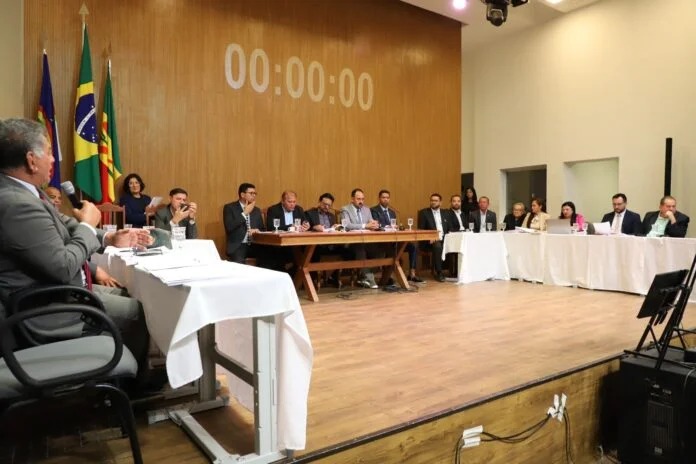 Em nota, Câmara Municipal de Petrolina diz que não foi notificada sobre suspensão de aumento do salário dos vereadores Em nota, Câmara Municipal de Petrolina diz que não foi notificada sobre suspensão de aumento do salário dos vereadores