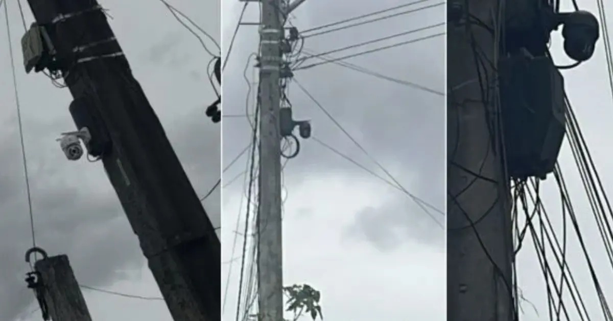 Polícia remove câmeras usadas por criminosos para vigilância em bairro de Feira de Santana Polícia remove câmeras usadas por criminosos para vigilância em bairro de Feira de Santana