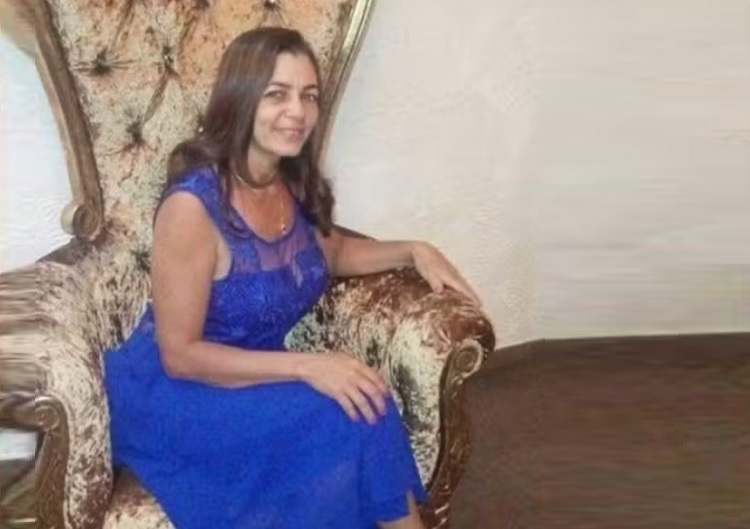 RO: Costureira é morta com extrema violência: cortes profundos no pescoço e tórax, além de ferimentos na área genital RO: Costureira é morta com extrema violência: cortes profundos no pescoço e tórax, além de ferimentos na área genital