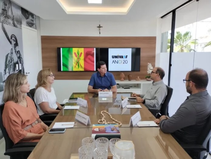 Univasf e Prefeitura dialogam sobre regularização fundiária de prédios situados em Petrolina (PE) e transporte público Univasf e Prefeitura dialogam sobre regularização fundiária de prédios situados em Petrolina (PE) e transporte público
