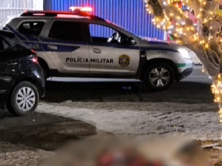 Homem é morto a tiros próximo à Catedral de Petrolina, PE Homem é morto a tiros próximo à Catedral de Petrolina, PE