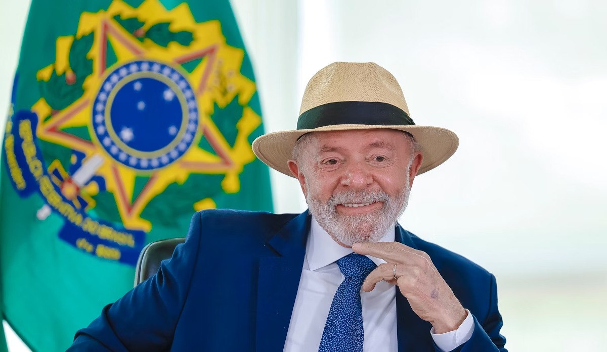 Lula comete gafe e diz que amantes são mais amadas que esposas Lula comete gafe e diz que amantes são mais amadas que esposas