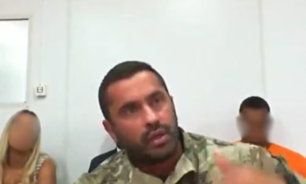 Troca de áudios entre policiais civis da BA indica alinhamento de depoimentos durante investigação de esquema de desvio de armas Troca de áudios entre policiais civis da BA indica alinhamento de depoimentos durante investigação de esquema de desvio de armas