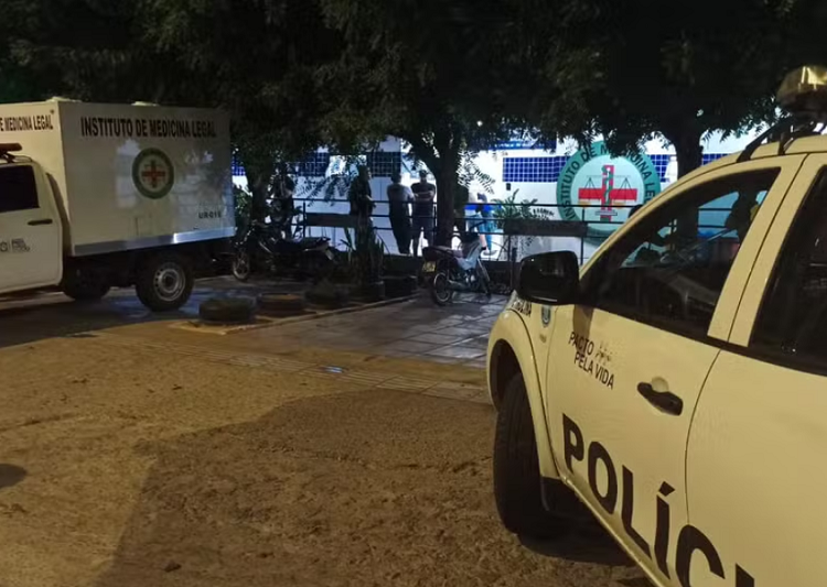 Jovem de 21 anos é assassinado a tiros na Praça da Catedral em Petrolina, PE Jovem de 21 anos é assassinado a tiros na Praça da Catedral em Petrolina, PE