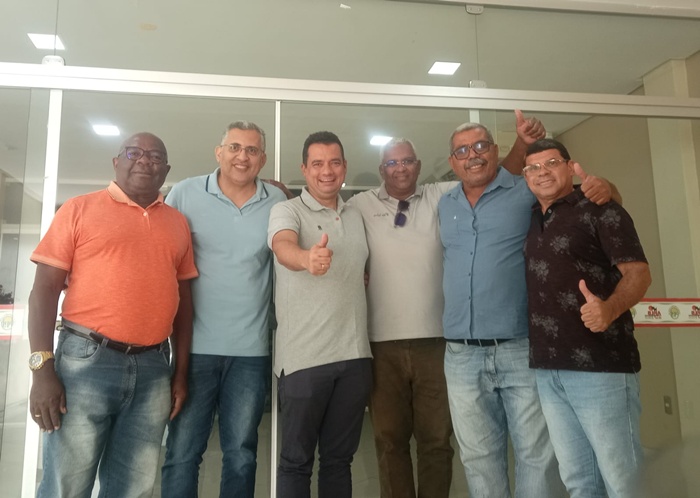 Prefeito eleito de Juazeiro, Andrei Gonçalves, visita sindicato para tratar de assuntos relacionados à educação, anuncia APLB Prefeito eleito de Juazeiro, Andrei Gonçalves, visita sindicato para tratar de assuntos relacionados à educação, anuncia APLB