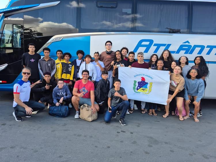 Estudantes juazeirenses são recebidos com festa após participarem de etapa estadual dos Jogos Escolares da Bahia/JEB, em Salvador Estudantes juazeirenses são recebidos com festa após participarem de etapa estadual dos Jogos Escolares da Bahia/JEB, em Salvador