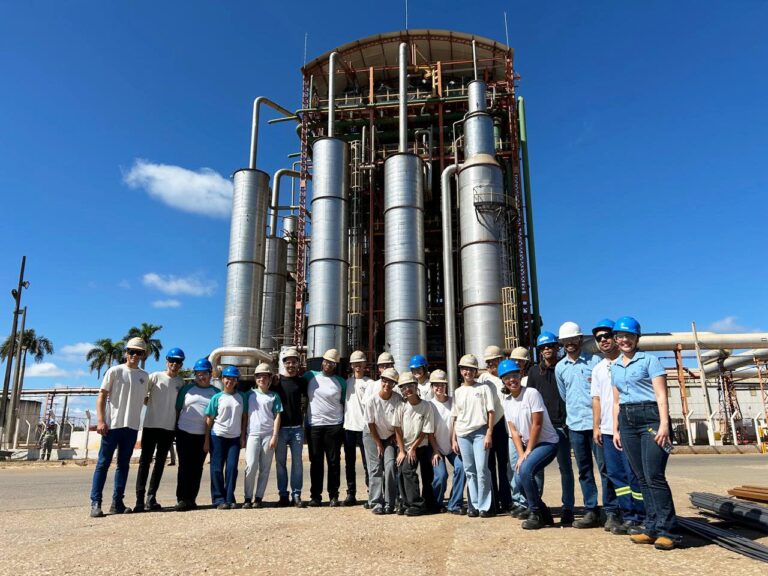 Alunos do Sesi Juazeiro fazem visita técnica à Agrovale Alunos do Sesi Juazeiro fazem visita técnica à Agrovale